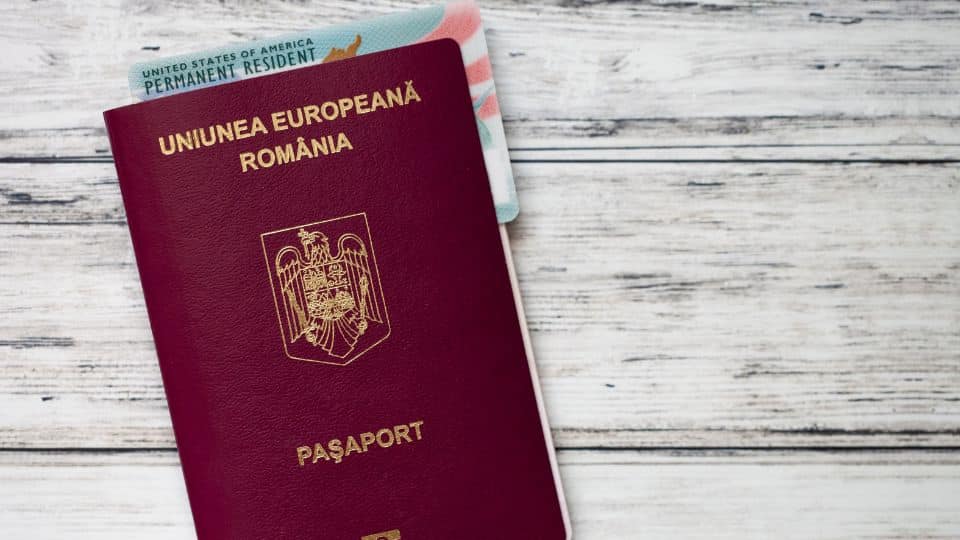 מי יכול להוציא דרכון רומני?